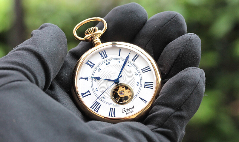 超特価激安 文字刻印可能 Pw76 懐中時計 オープンハート ゴールドカラー ラポート Rapport 手巻き式 懐中時計を専用スタンドに飾るとオシャレです 腕時計 アクセサリー Www Solidarite Numerique Fr