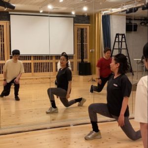 運動する正美堂社員