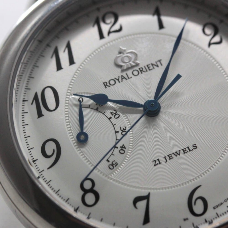 スイス製ユニタス6498ムーブメントを使用